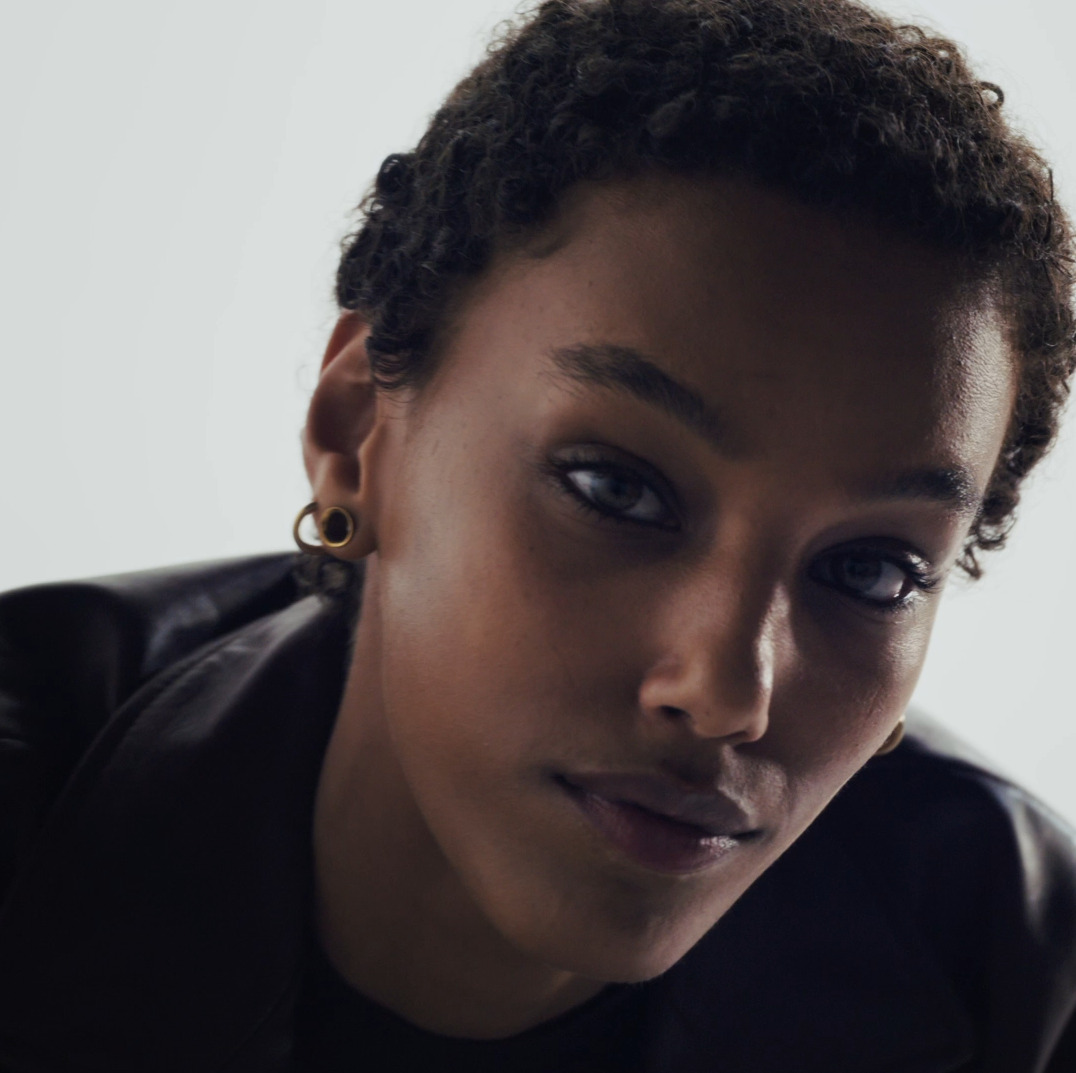 Cuuut, project-player: Clarins / Double Serum Foundation (fig. 2)