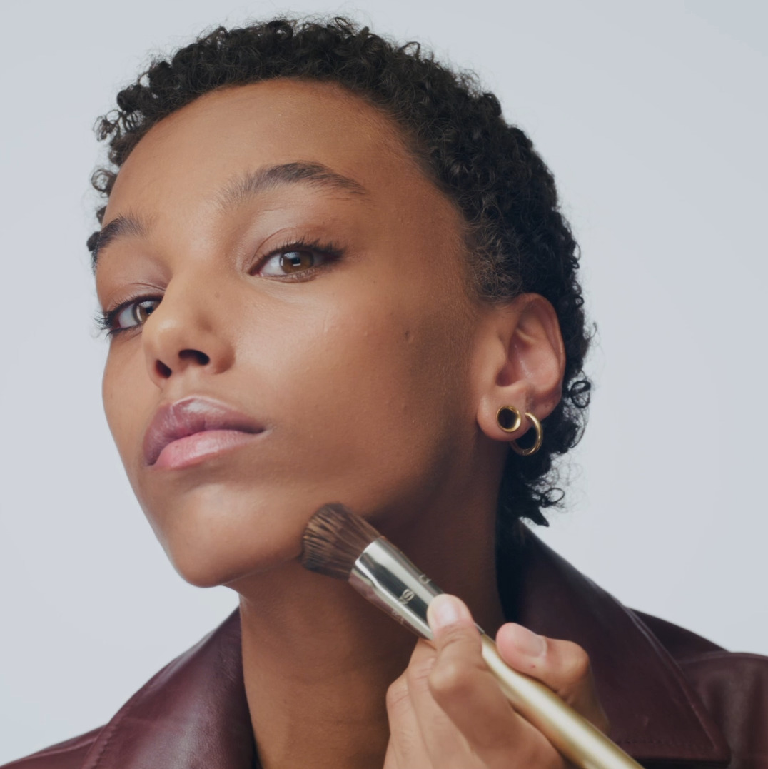 Cuuut, project-player: Clarins / Double Serum Foundation (fig. 3)